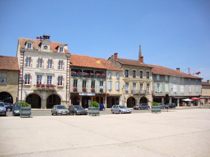 Marciac (32230) la Place