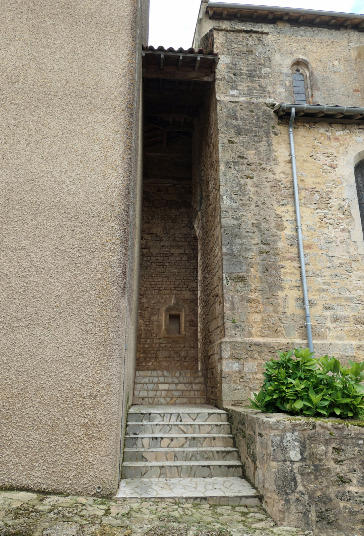 Passage entre le clocher et l'église - Panjas