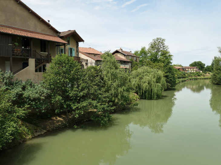 Maisons au bord de l'Arros - Plaisance