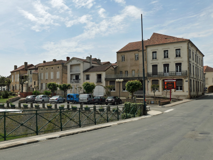 Rue de l'Arros sur les berges - Plaisance