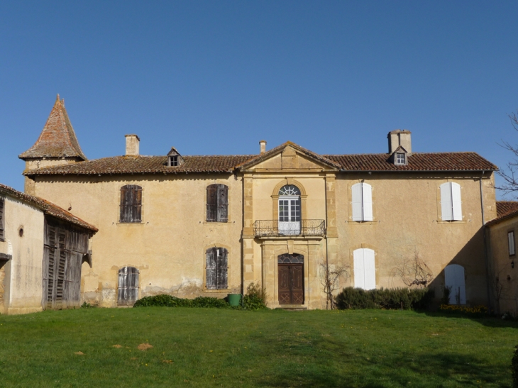 Le château de Ponsampère.