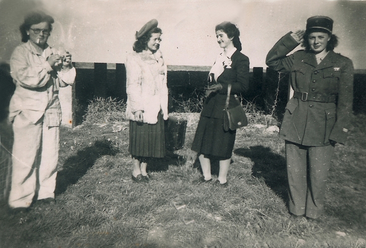 Un jour de fête de gauche à droite : Josette Escudé, Giséle Pouy, Henriette Gestas et Rose Desangles. - Ponsampère