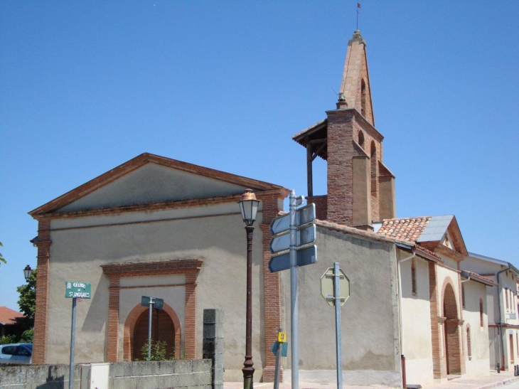 Pujaudran (32600)  l'église, située dans 