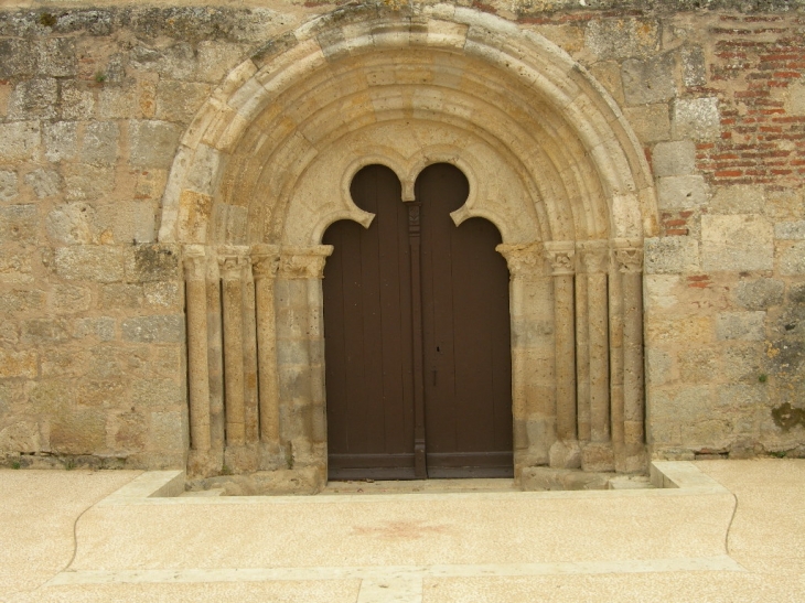 Porte Est vue du centre - Saint-Antoine