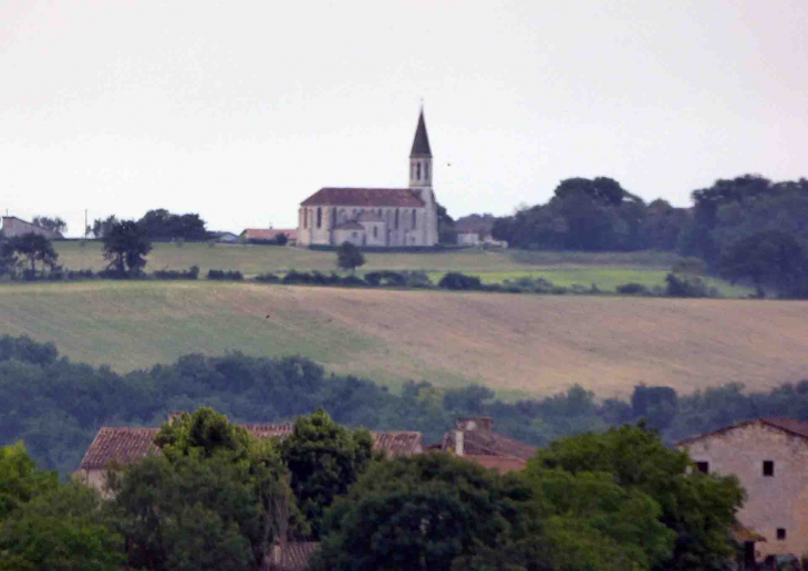 Le village vu d'Avezan - Saint-Léonard