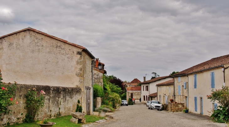 Le Village - Sainte-Mère