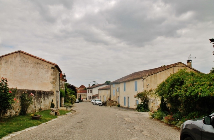 Le Village - Sainte-Mère