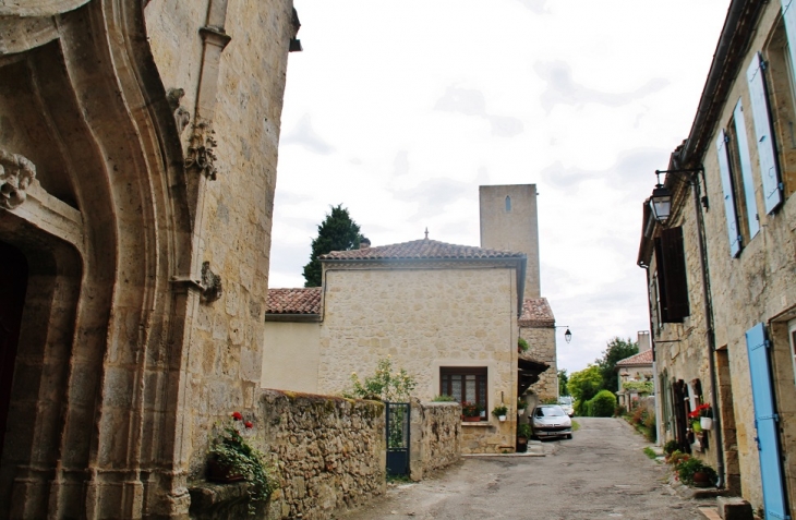 Le Village - Sainte-Mère