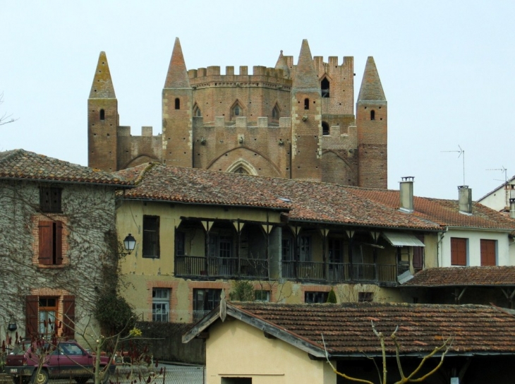 Eglise de simorre, derrière l'ancien couvent