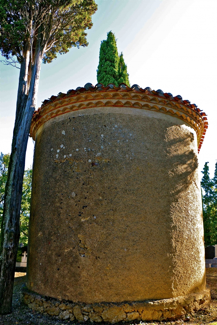 Le chevet de la chapele du cimetière - Tachoires