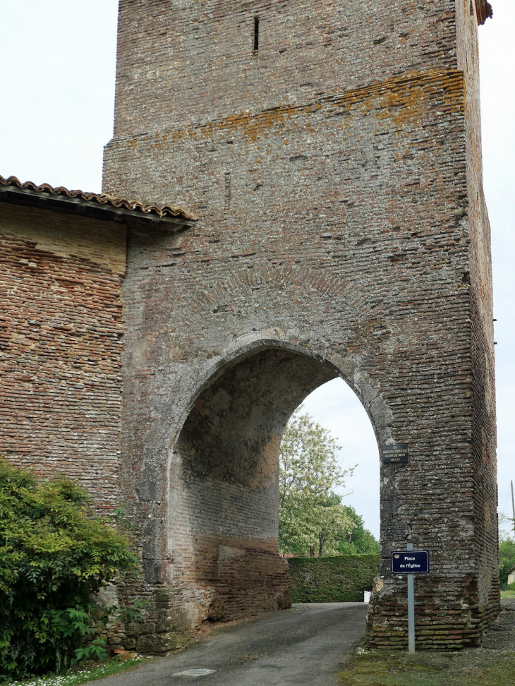 Le porche d'entrée - Toujouse