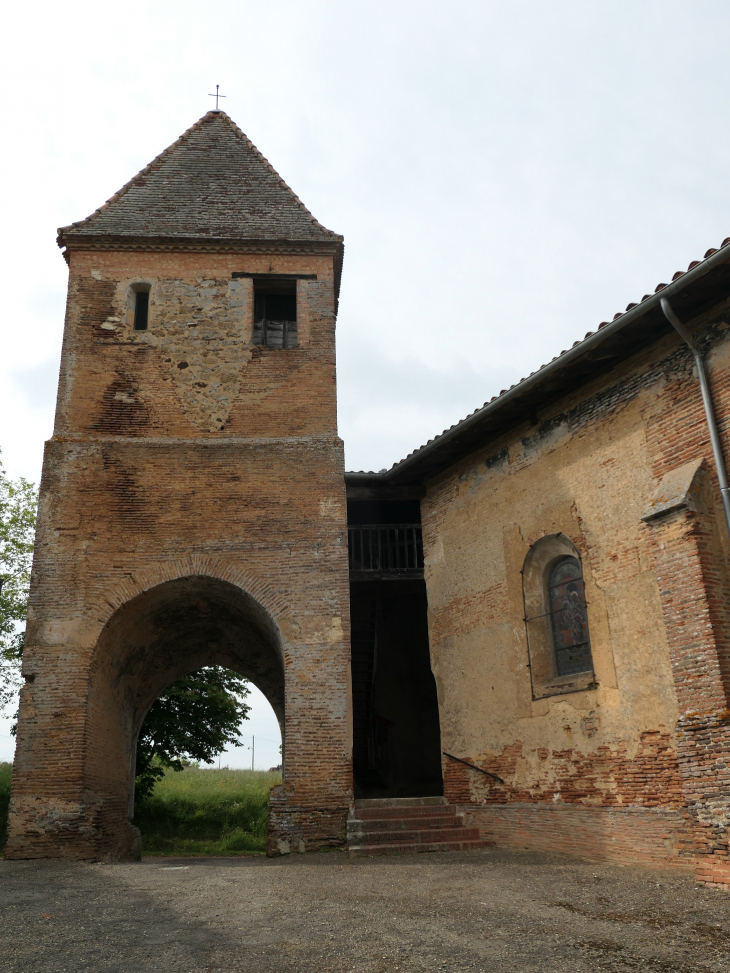 Le porche vu de la cour - Toujouse