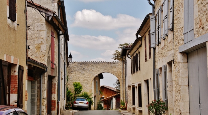 Le Village - Tournecoupe