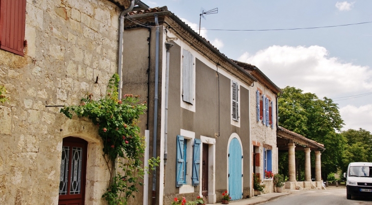 Le Village - Tournecoupe