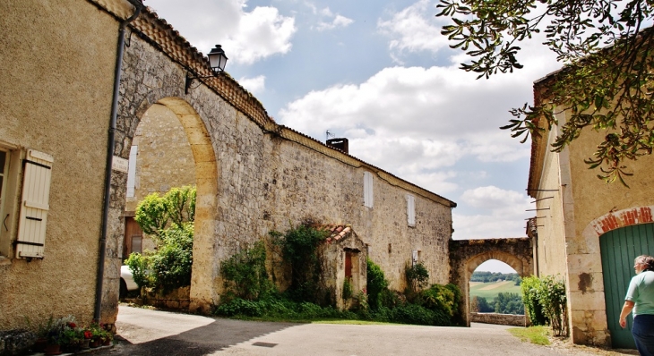 Le Village - Tournecoupe