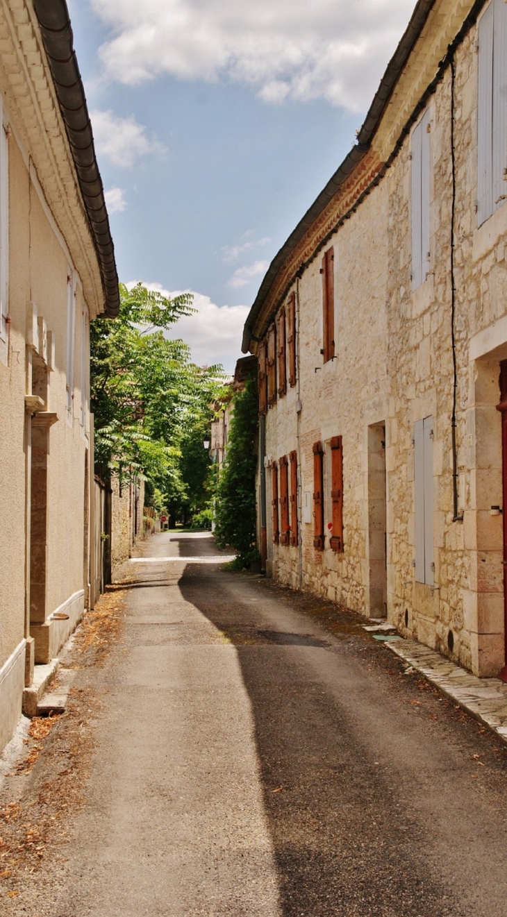 Le Village - Tournecoupe