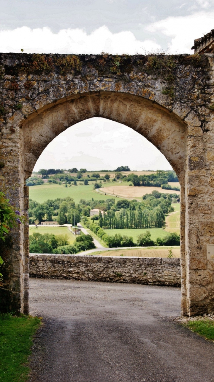 Le Village - Tournecoupe