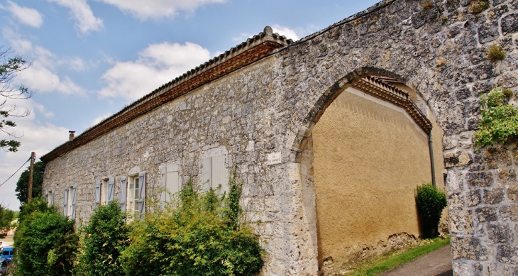 Le Village - Tournecoupe