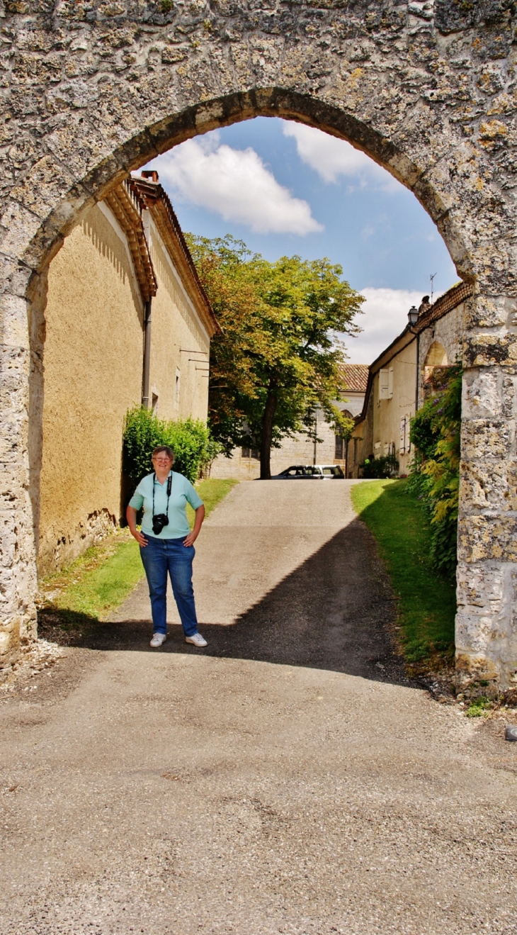 Le Village - Tournecoupe