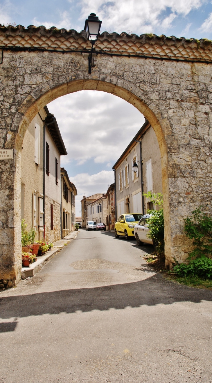 Le Village - Tournecoupe