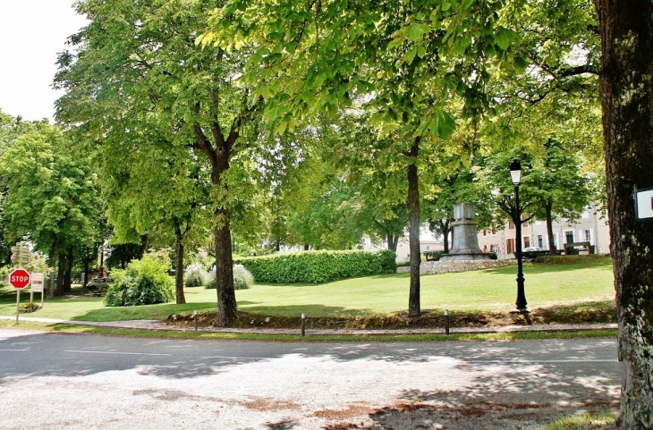 Le Village - Tournecoupe