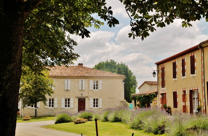 Le Village - Tournecoupe