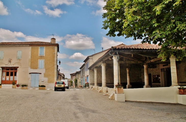 Le Village - Tournecoupe