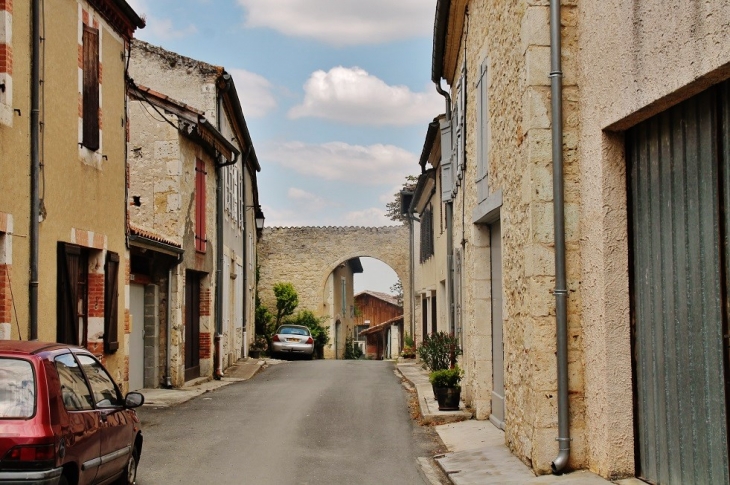 Le Village - Tournecoupe