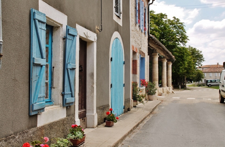 Le Village - Tournecoupe