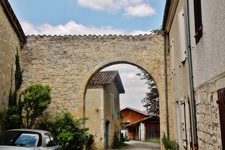 Le Village - Tournecoupe