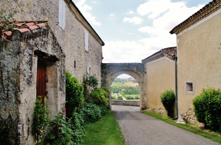 Le Village - Tournecoupe