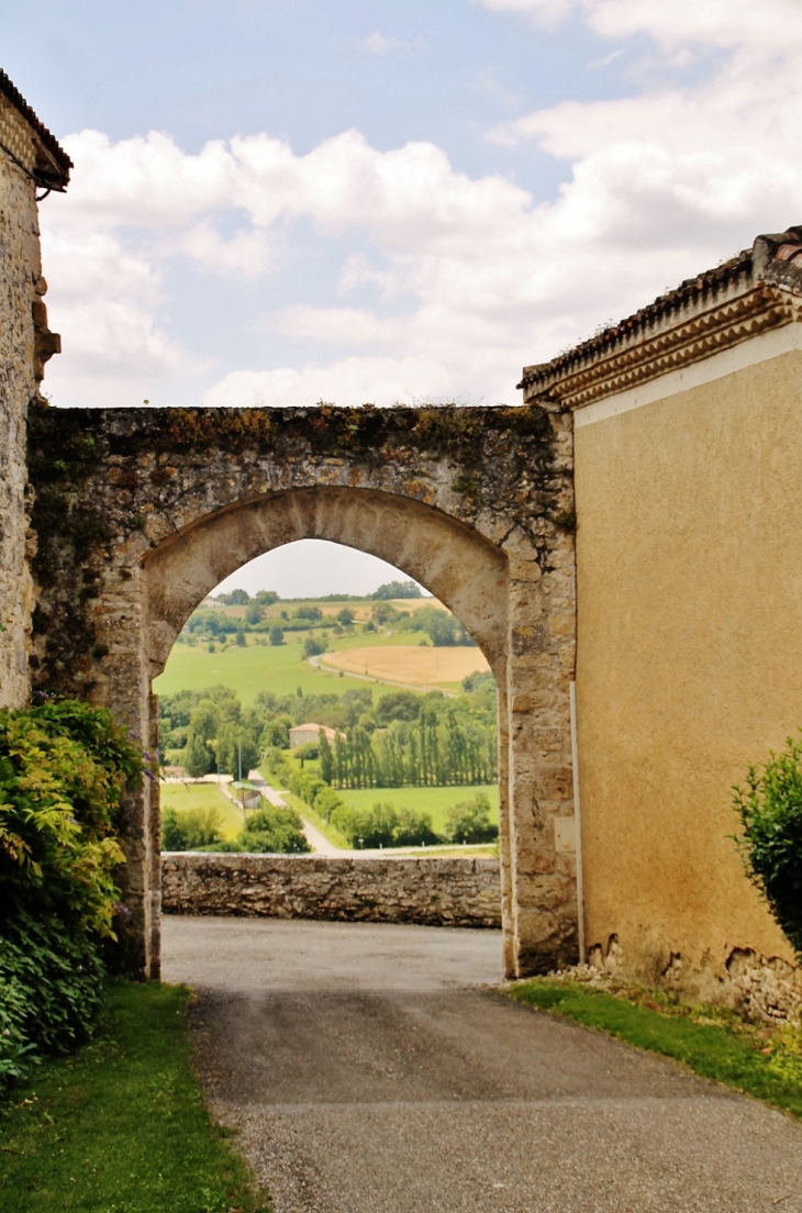 Le Village - Tournecoupe