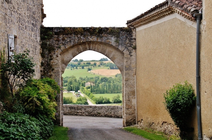 Le Village - Tournecoupe