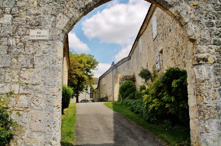 Le Village - Tournecoupe