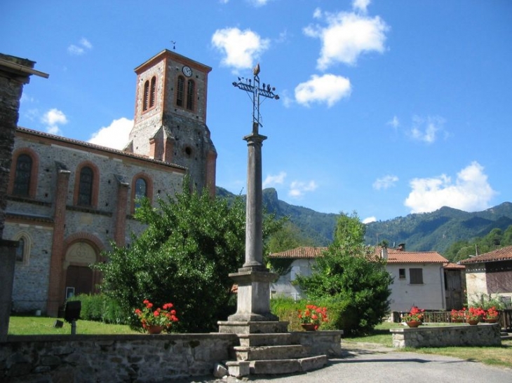 Arbas  : église N.D de la Nativité XIIIème