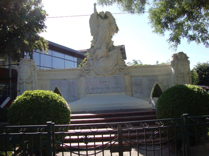 Baziège (31450) monument aux morts