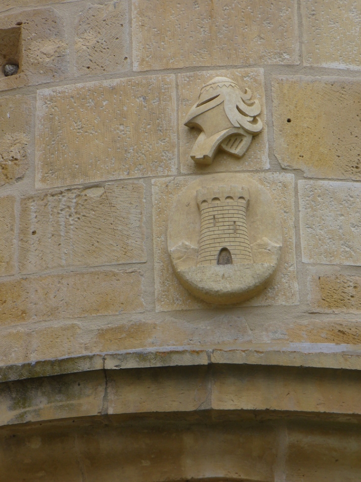 Le Château : partie ancienne détail - Latoue