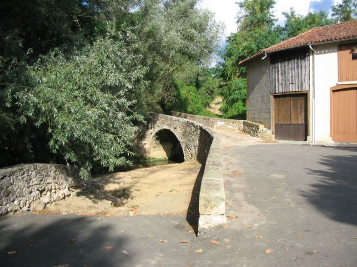 Montbrun-Bocage -  le vieux pont