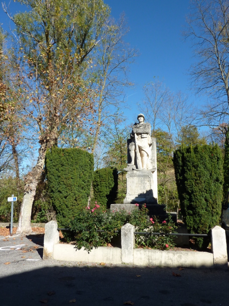 Momument aux Morts - Montbrun-Bocage