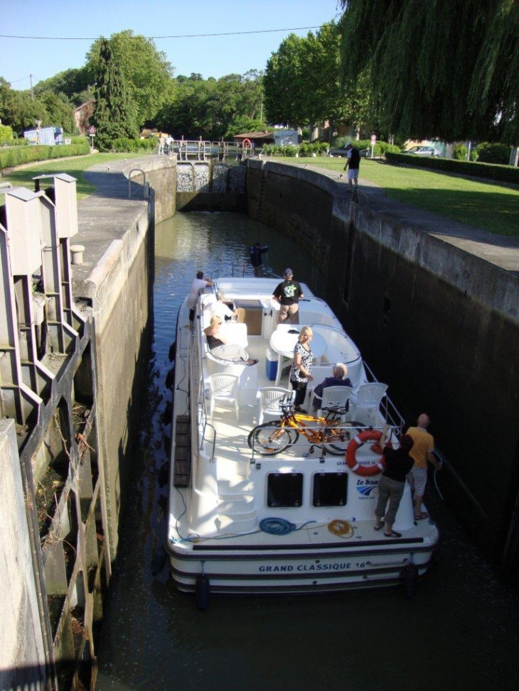 Montgiscard (31450) écluse Canal du Midi