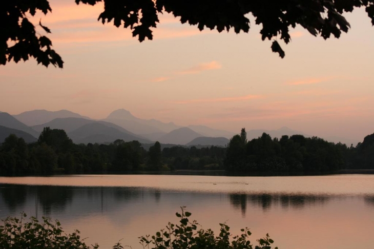 Couchant sur nos Pyrénées. - Montréjeau