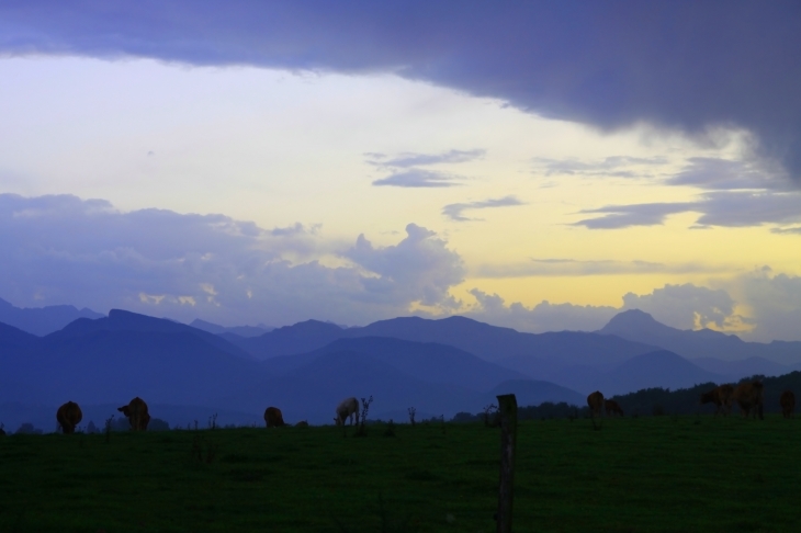 Soleil couchant sur les pyrénées  crédit fred - Montréjeau