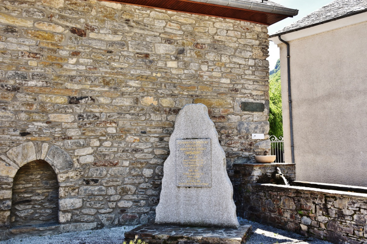 Monument-aux-Morts - Moustajon