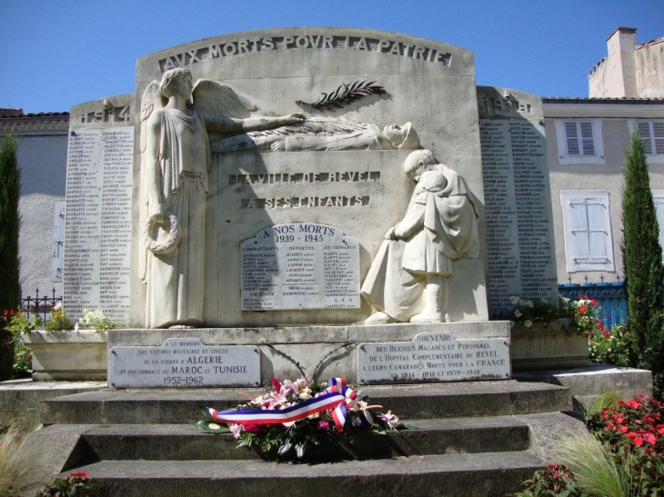 Revel (31250) monument aux morts