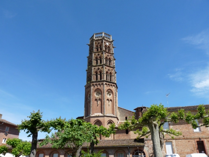 Le clocher de l'église - Rieux