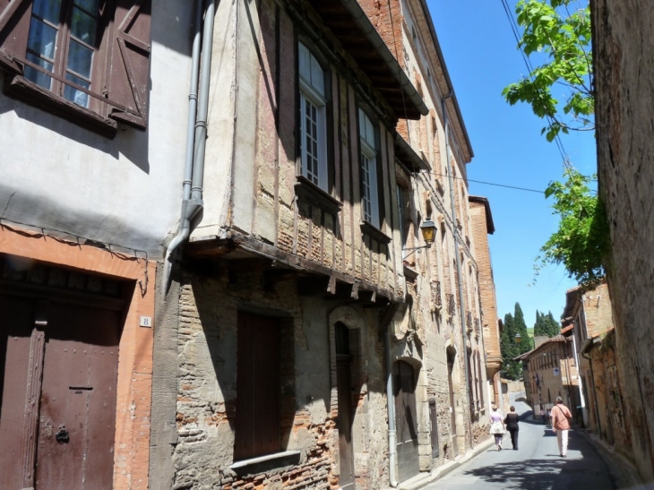 Une rue dans le village - Rieux