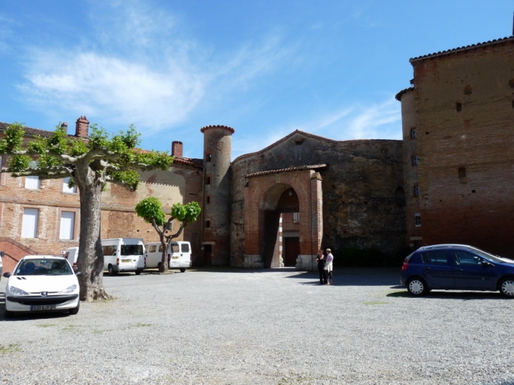 Dans le village - Rieux