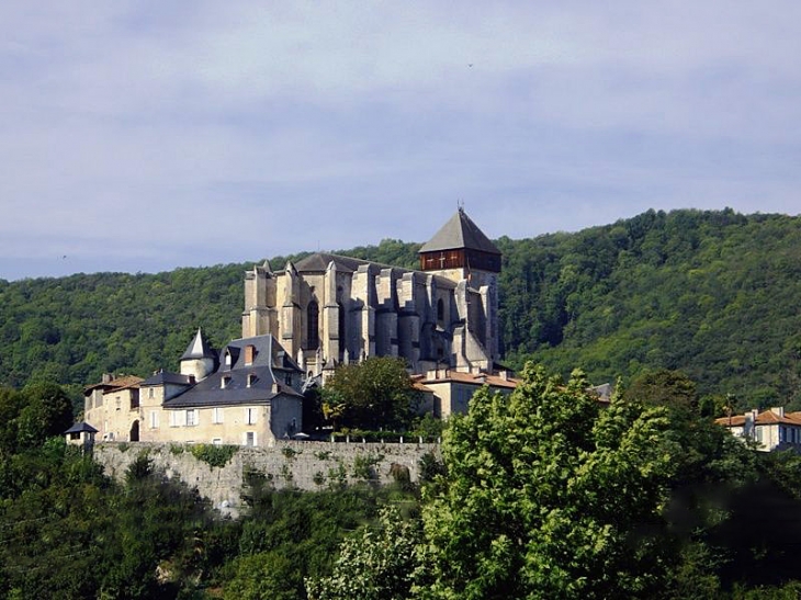 La cathédrale Sainte Marie vue de Valcabrere - Saint-Bertrand-de-Comminges