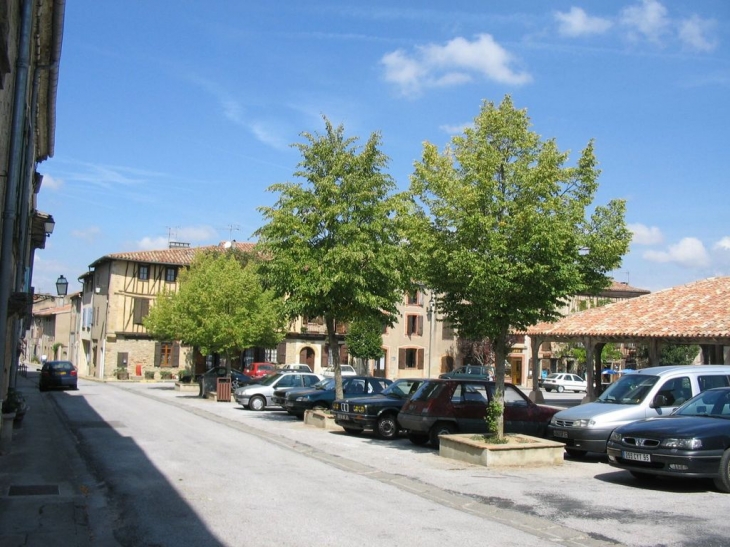 St Félix Lauragais - Place du village - Saint-Félix-Lauragais