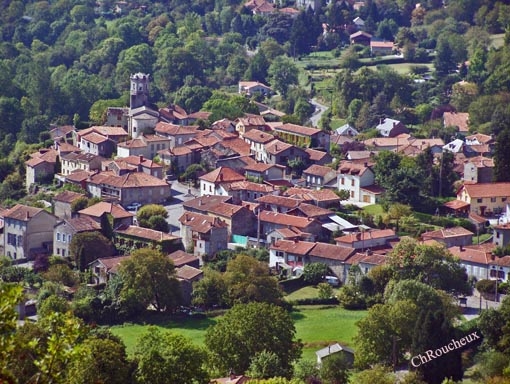 Le village vu de la route du col des Ares - Saint-Pé-d'Ardet